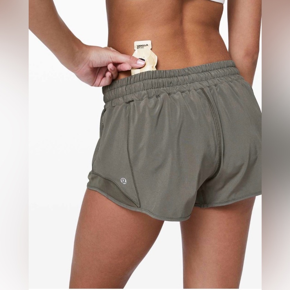 Lululemon Hotty Hot Short II *2.5" in Grey Sage, Sz 4 - Picture 2 of 5